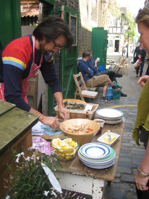 Para el que le gusten, ostras en plena calle